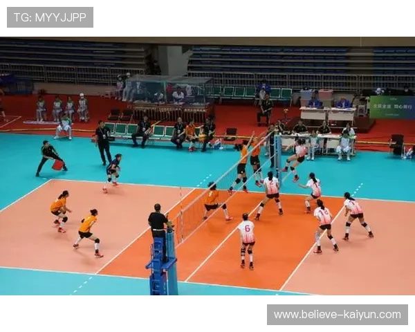 中国篮球队逆转战胜强敌晋级世界杯四强，激战再起全民热血沸腾